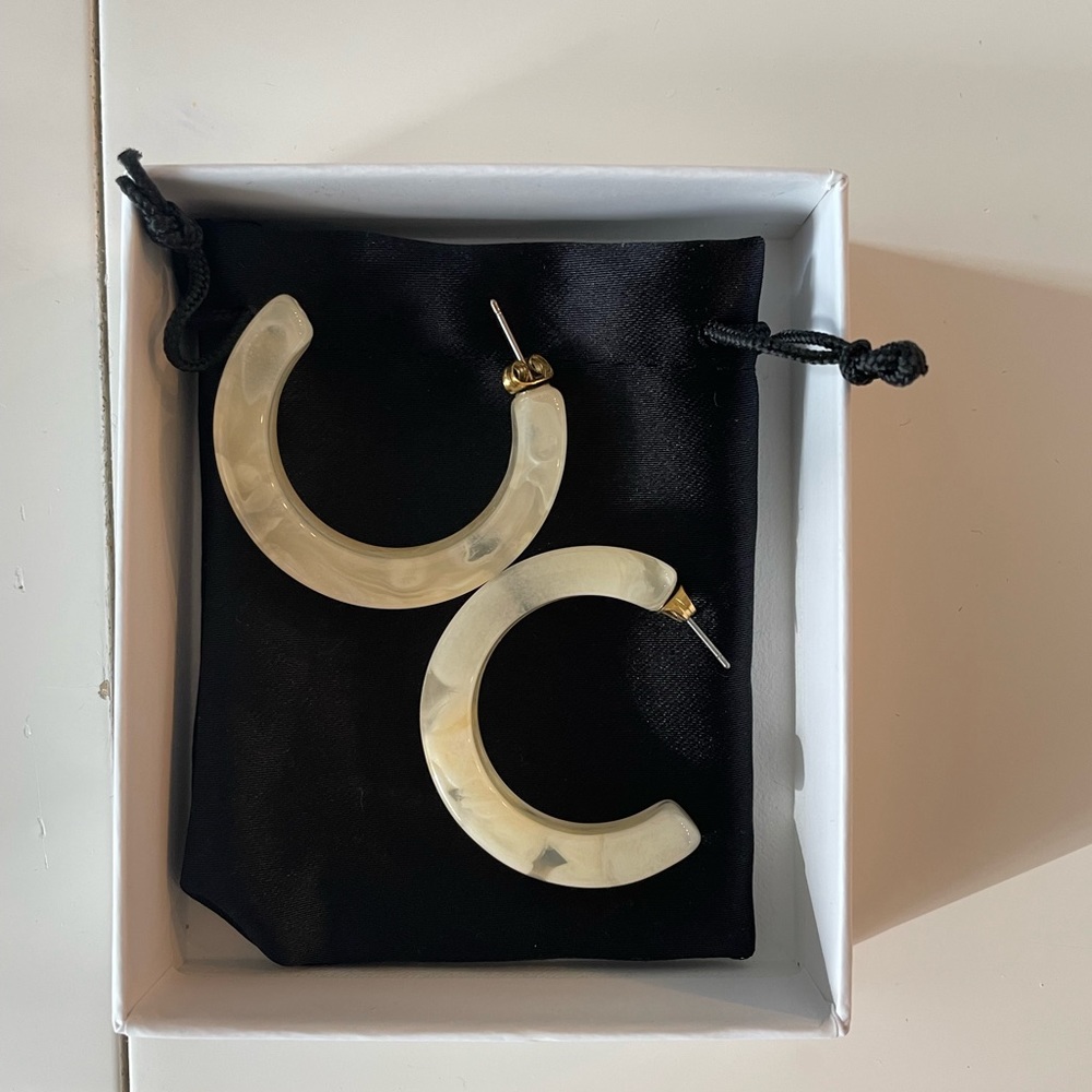 Chunky hoop earrings w plastic tortoise-y effect